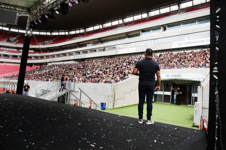 Aulão presencial lotado em arena